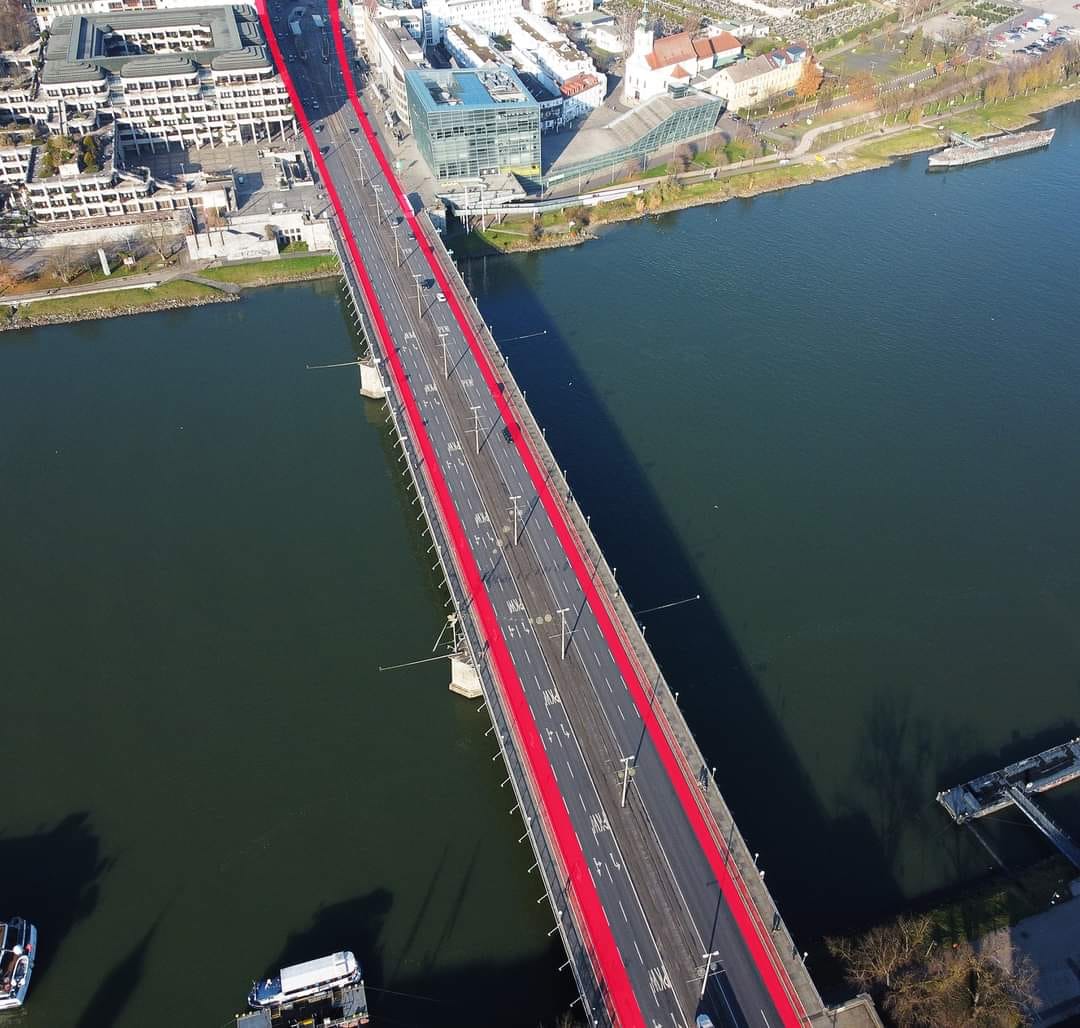 Radweg Nibelungenbrücke.jpg