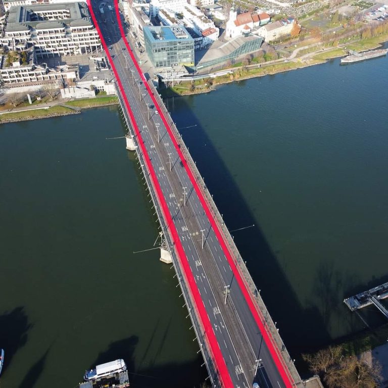 Radweg Nibelungenbrücke.jpg